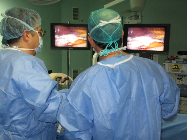 Operación laparoscópica con visión en 3D